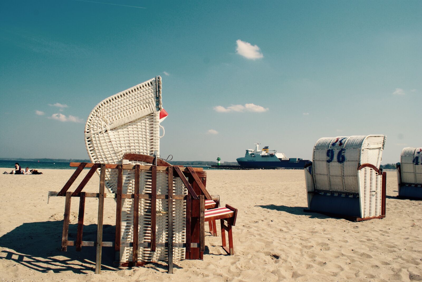 Sony Alpha DSLR-A200 sample photo. Baltic sea, beach chair photography