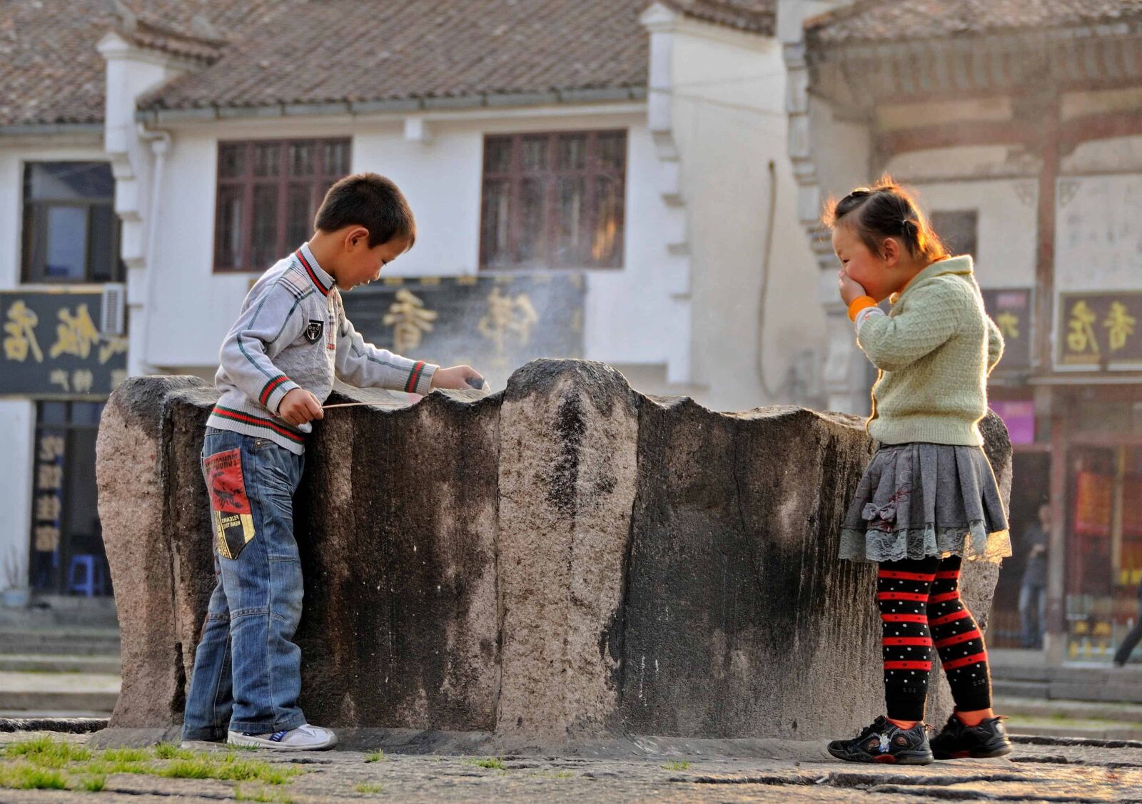 Nikon D300 sample photo. Children, fountain, childhood, street photography