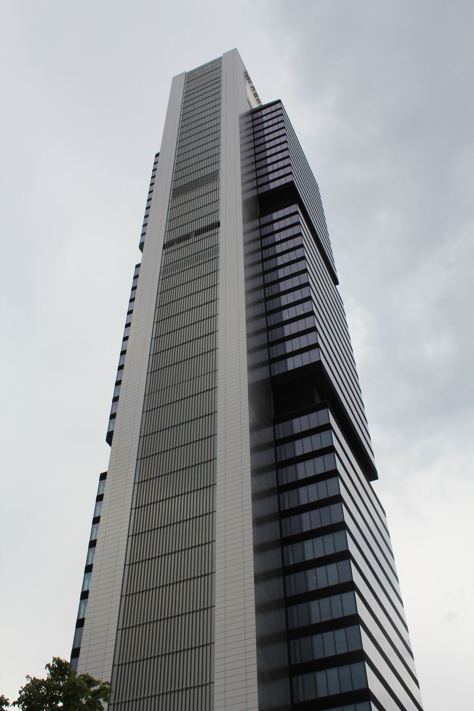 Canon EOS 1200D (EOS Rebel T5 / EOS Kiss X70 / EOS Hi) sample photo. Spain, madrid, torres photography