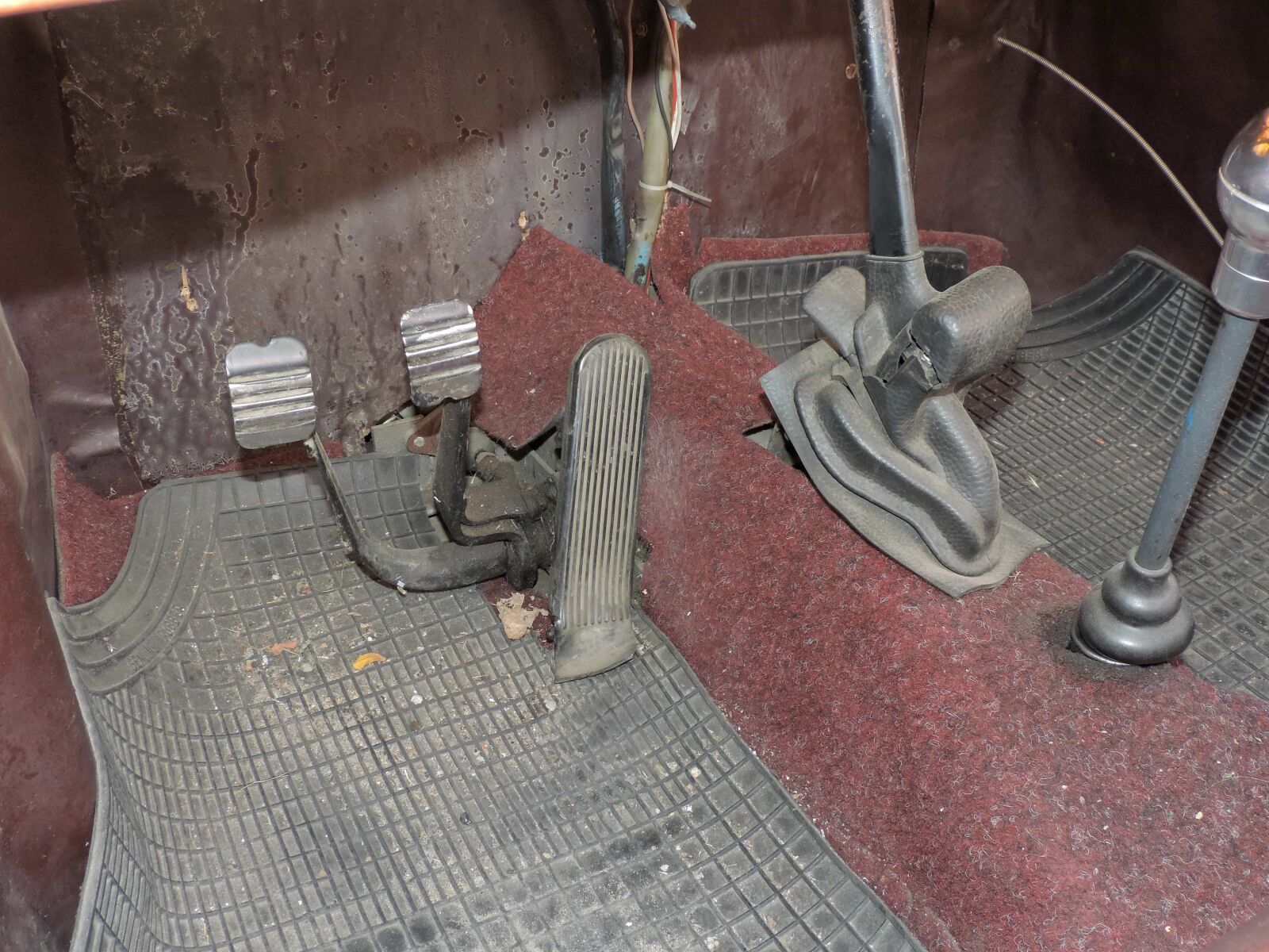 Nikon Coolpix P520 sample photo. Brake, floor, gearshift, architecture photography