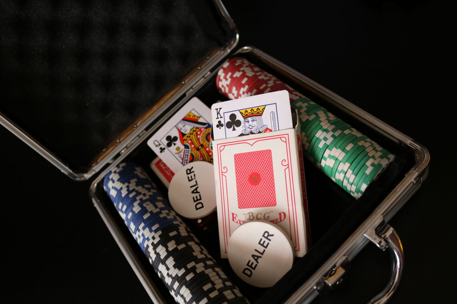 Canon EOS 750D (EOS Rebel T6i / EOS Kiss X8i) sample photo. Game, poker, cards, poker photography