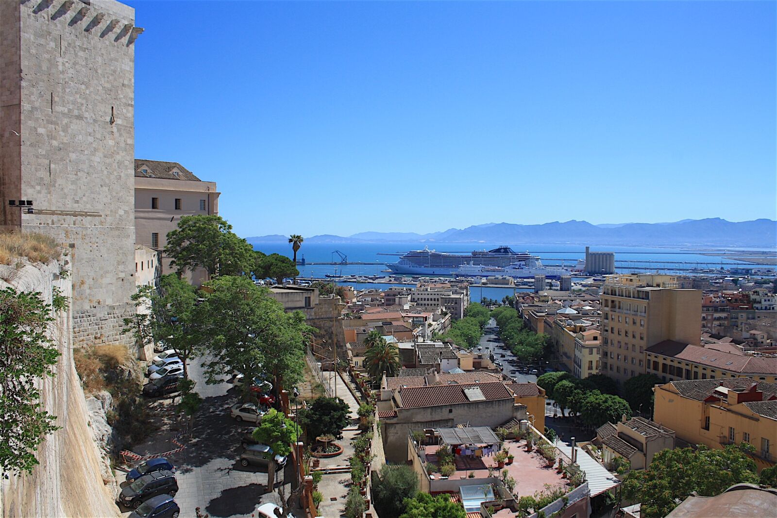 Canon EOS 1000D (EOS Digital Rebel XS / EOS Kiss F) sample photo. Cagliari, bastione santa croce photography