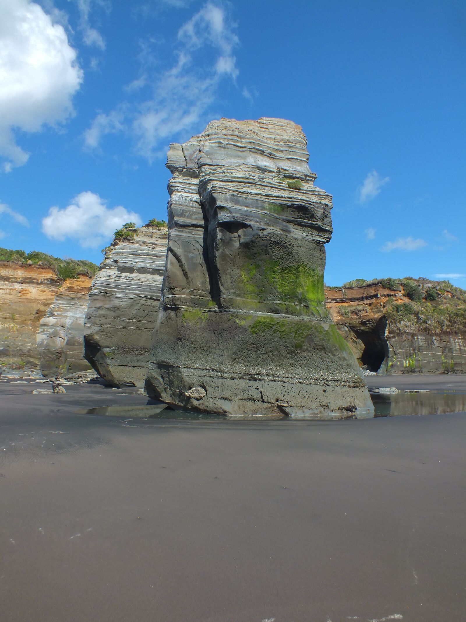 FujiFilm FinePix HS20 EXR (FinePix HS22 EXR) sample photo. Rock, beach, three sisters photography