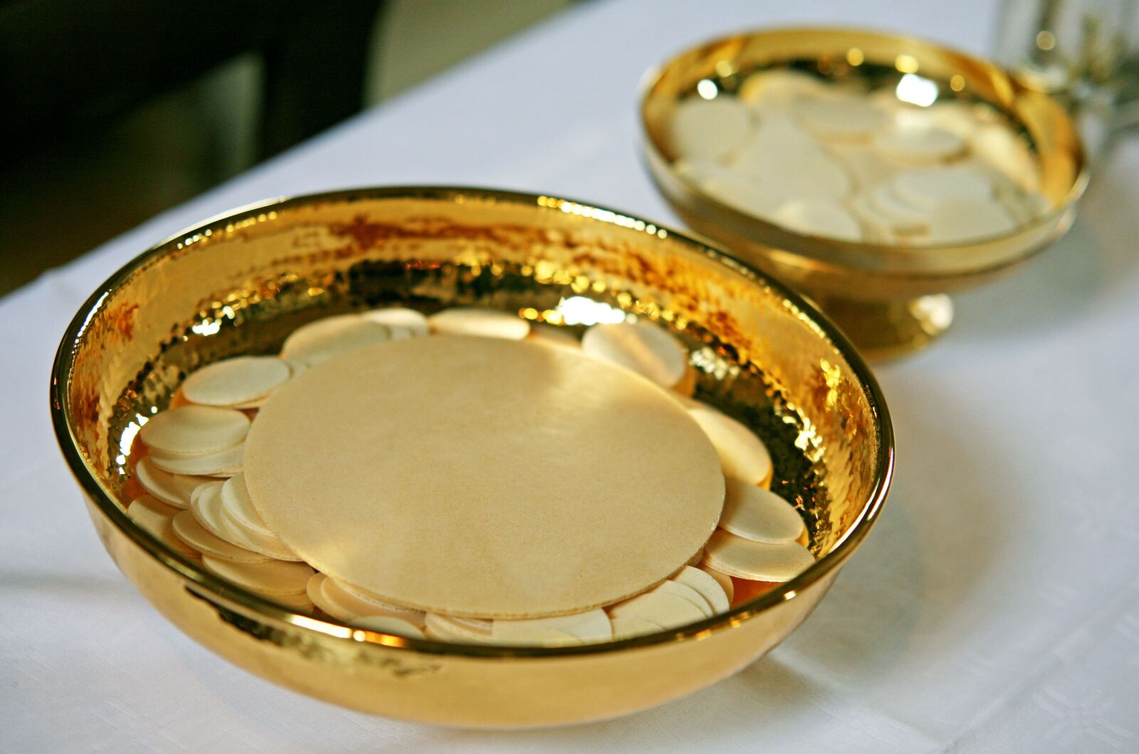 Canon EOS 5D sample photo. Communion, communion wafers, cup photography