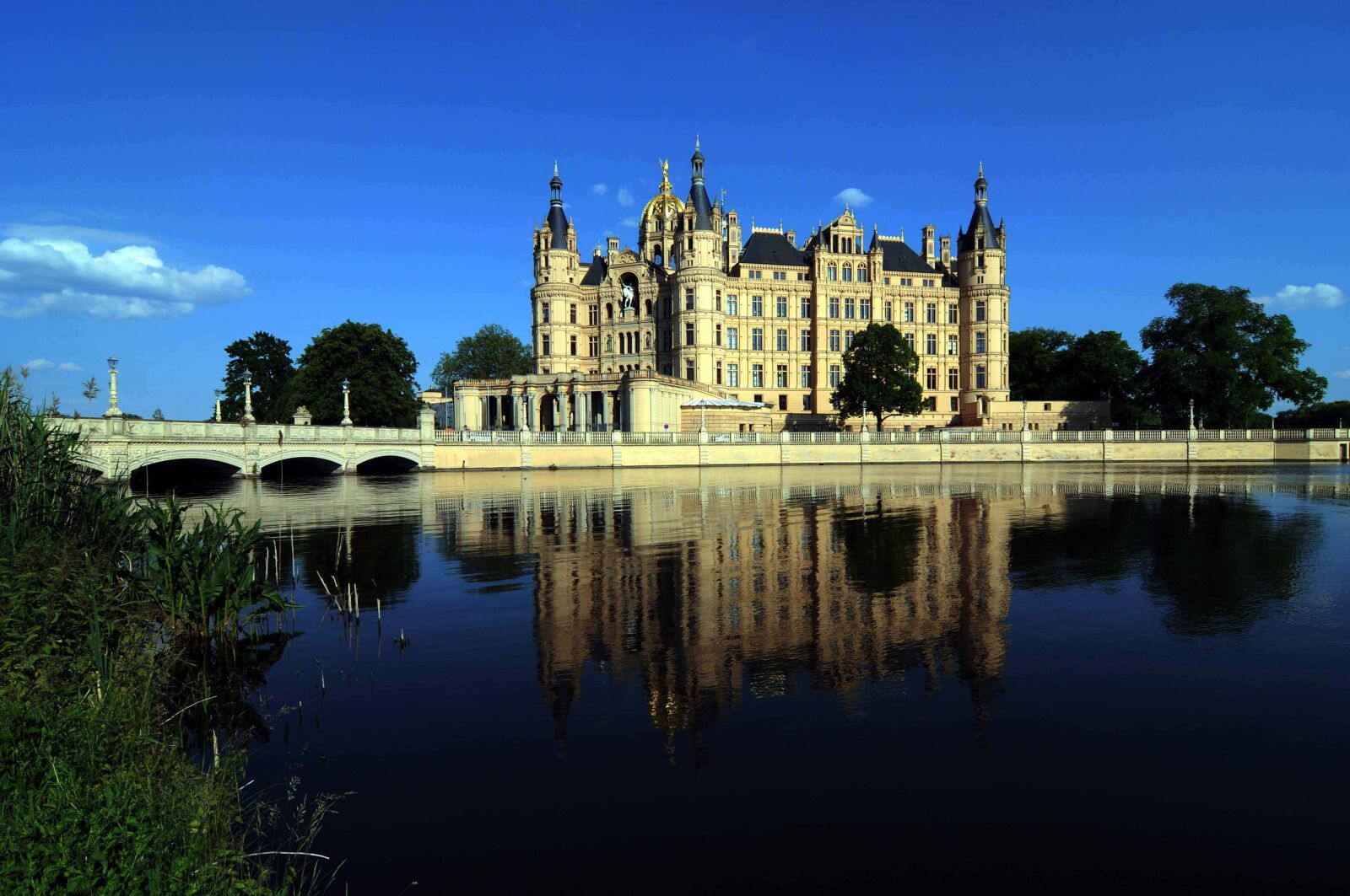 Nikon D300S sample photo. Burgsee, blue sky, castle photography