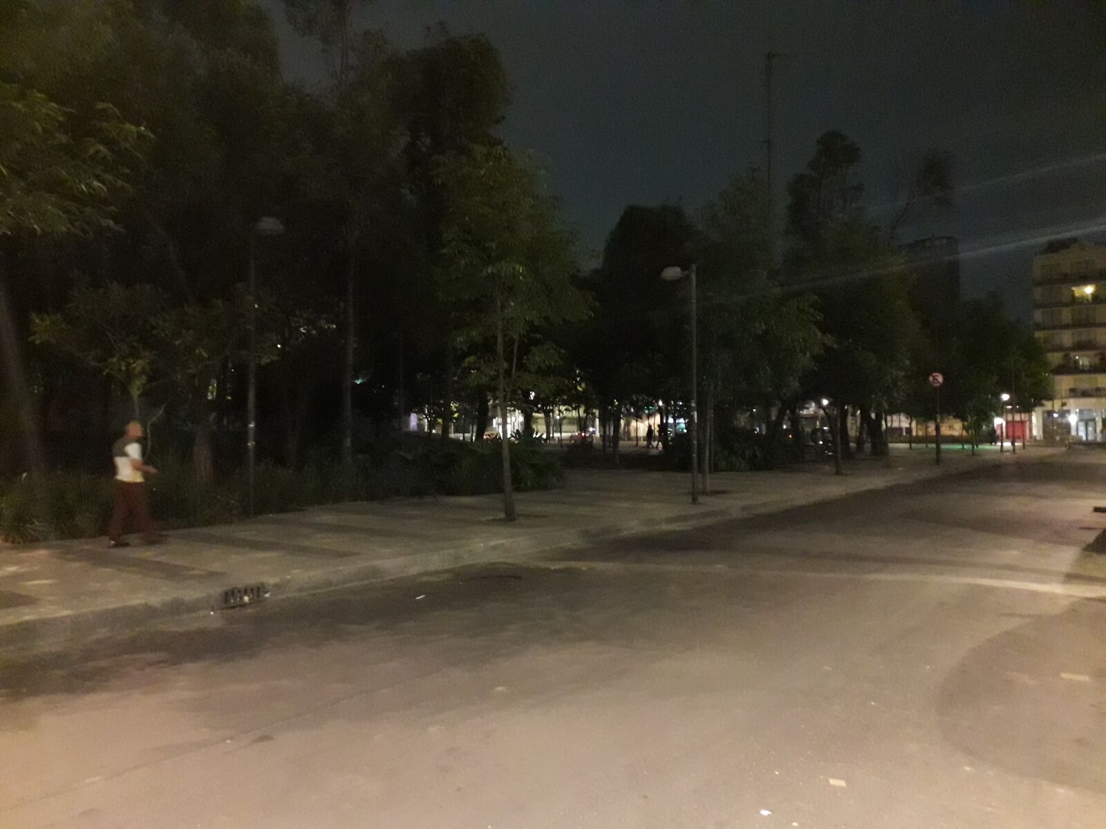 Samsung Galaxy J4 sample photo. Dark, park, night photography