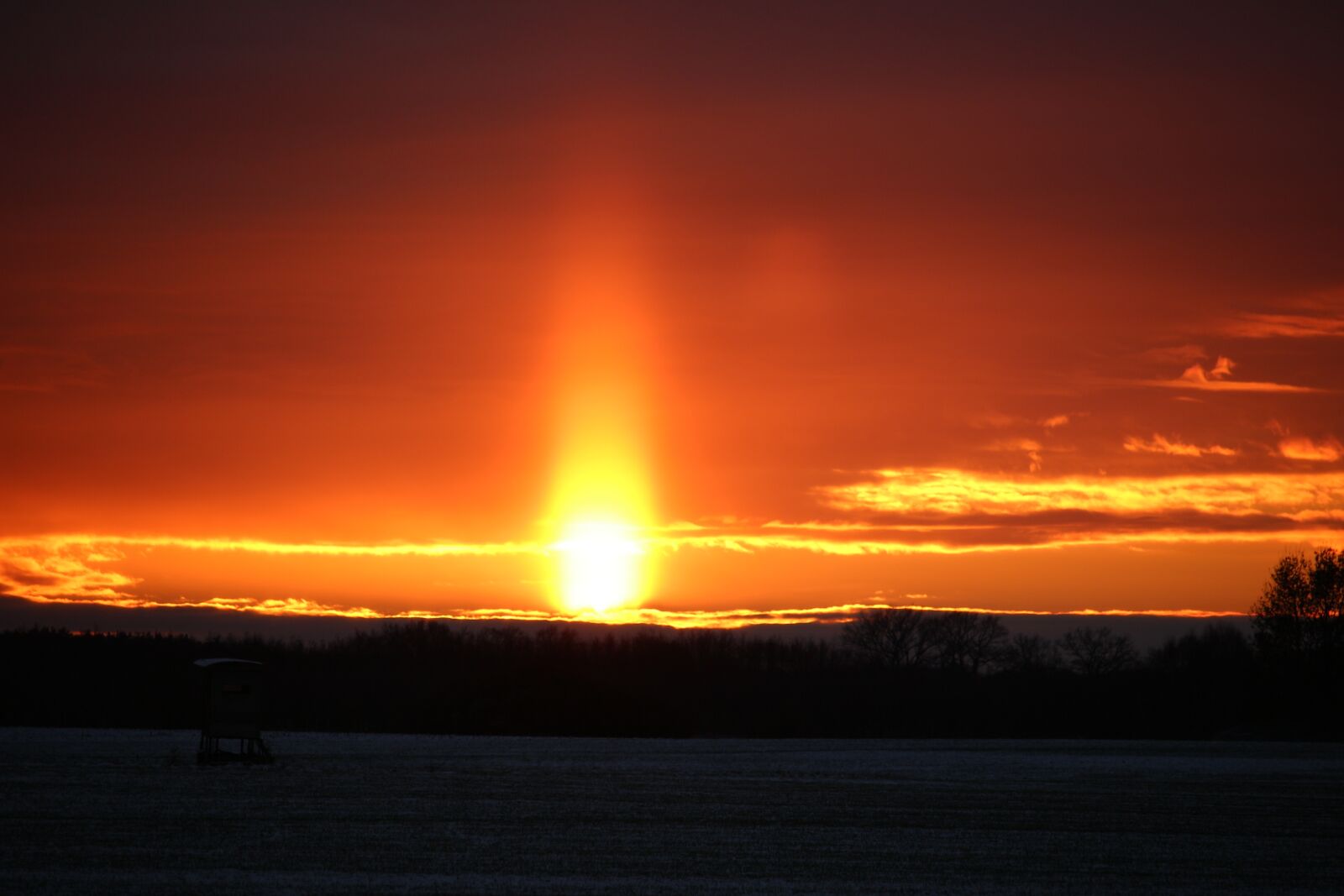 Canon EOS 100D (EOS Rebel SL1 / EOS Kiss X7) sample photo. Sunpillar, weather phenomenon, wintry photography