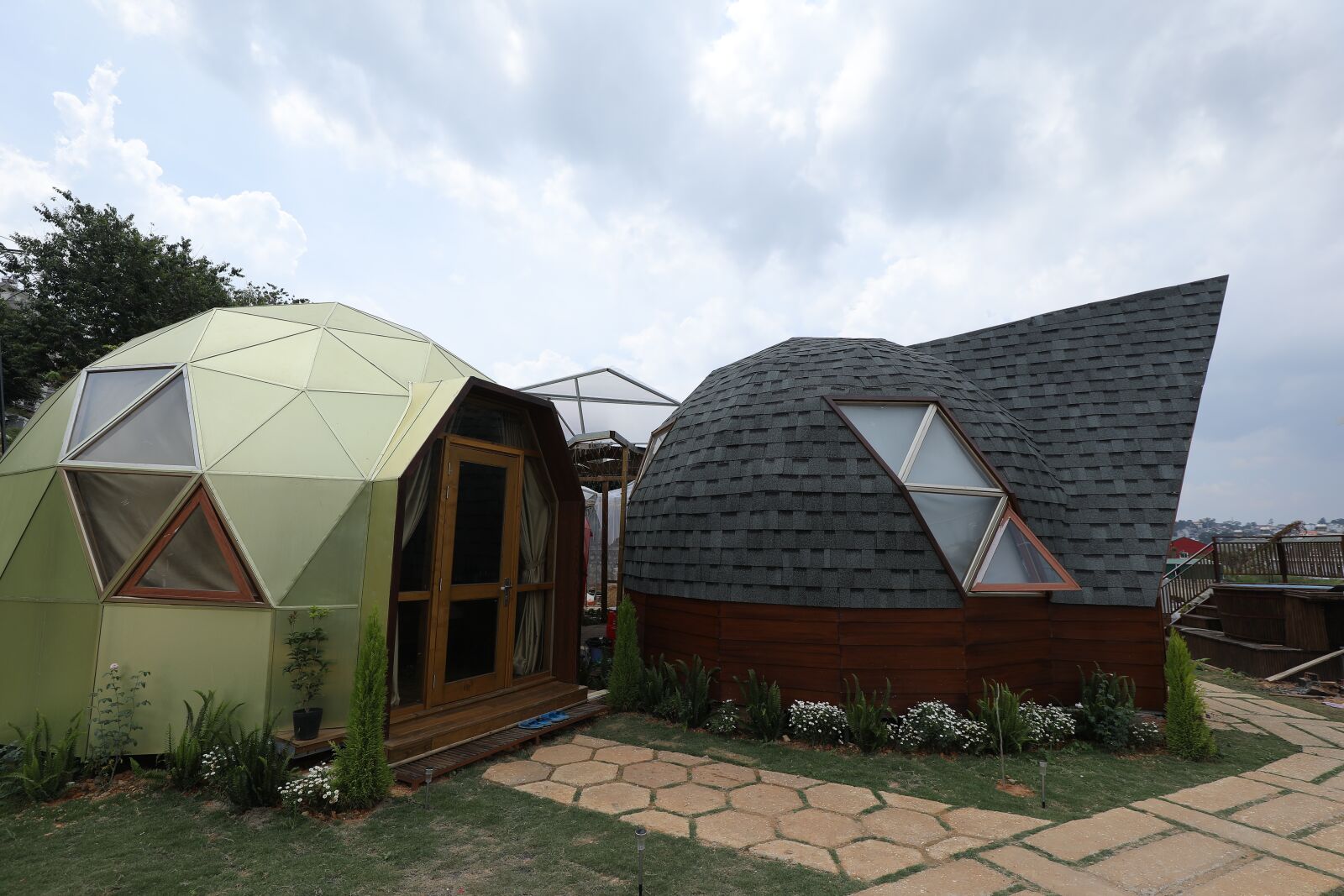 Canon EOS 5D Mark IV + Canon EF 16-35mm F4L IS USM sample photo. Bungalow, dome house, dome photography