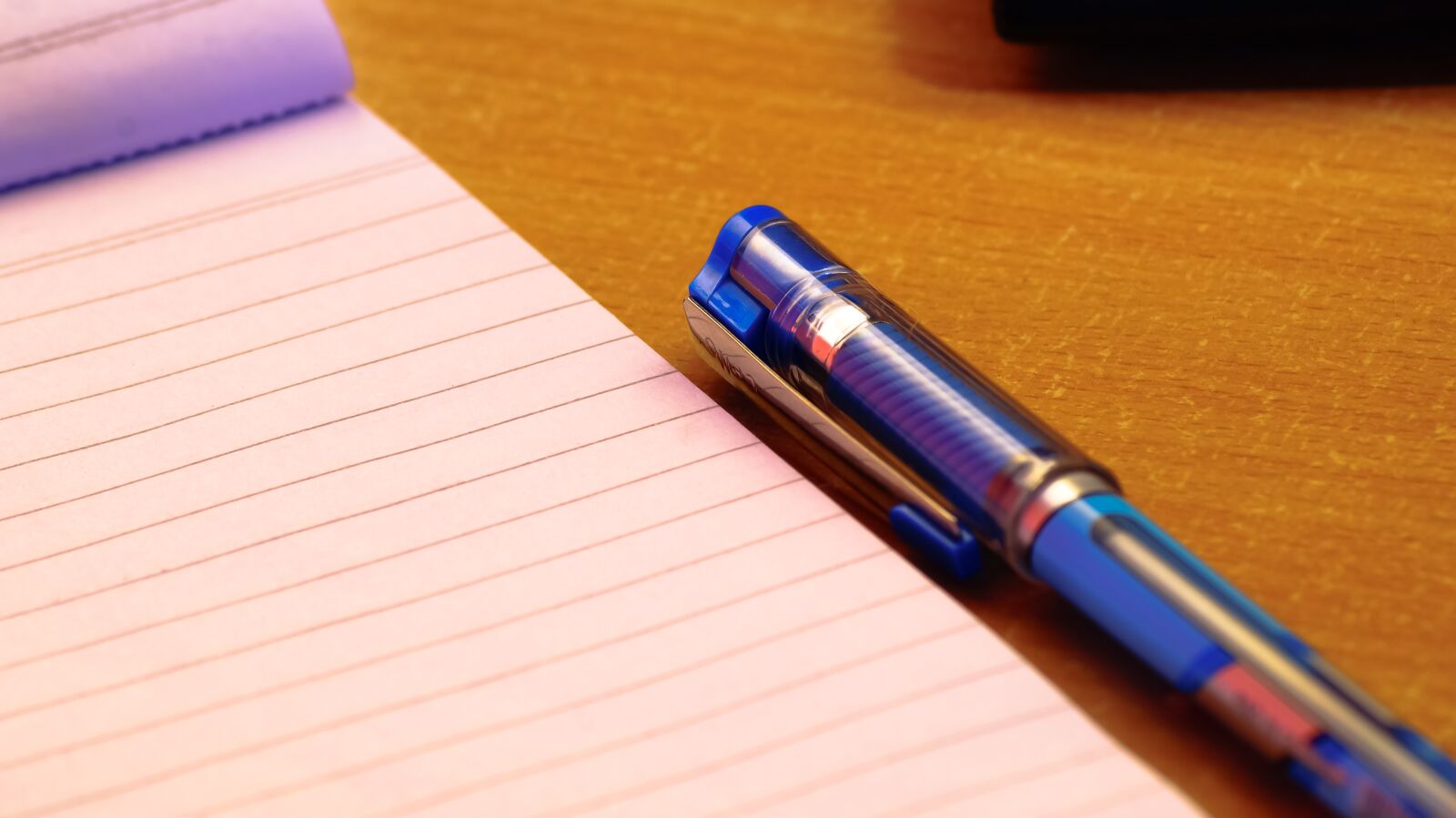 Sony SLT-A58 + Sony DT 55-200mm F4-5.6 SAM sample photo. Notepad, blue, pen photography