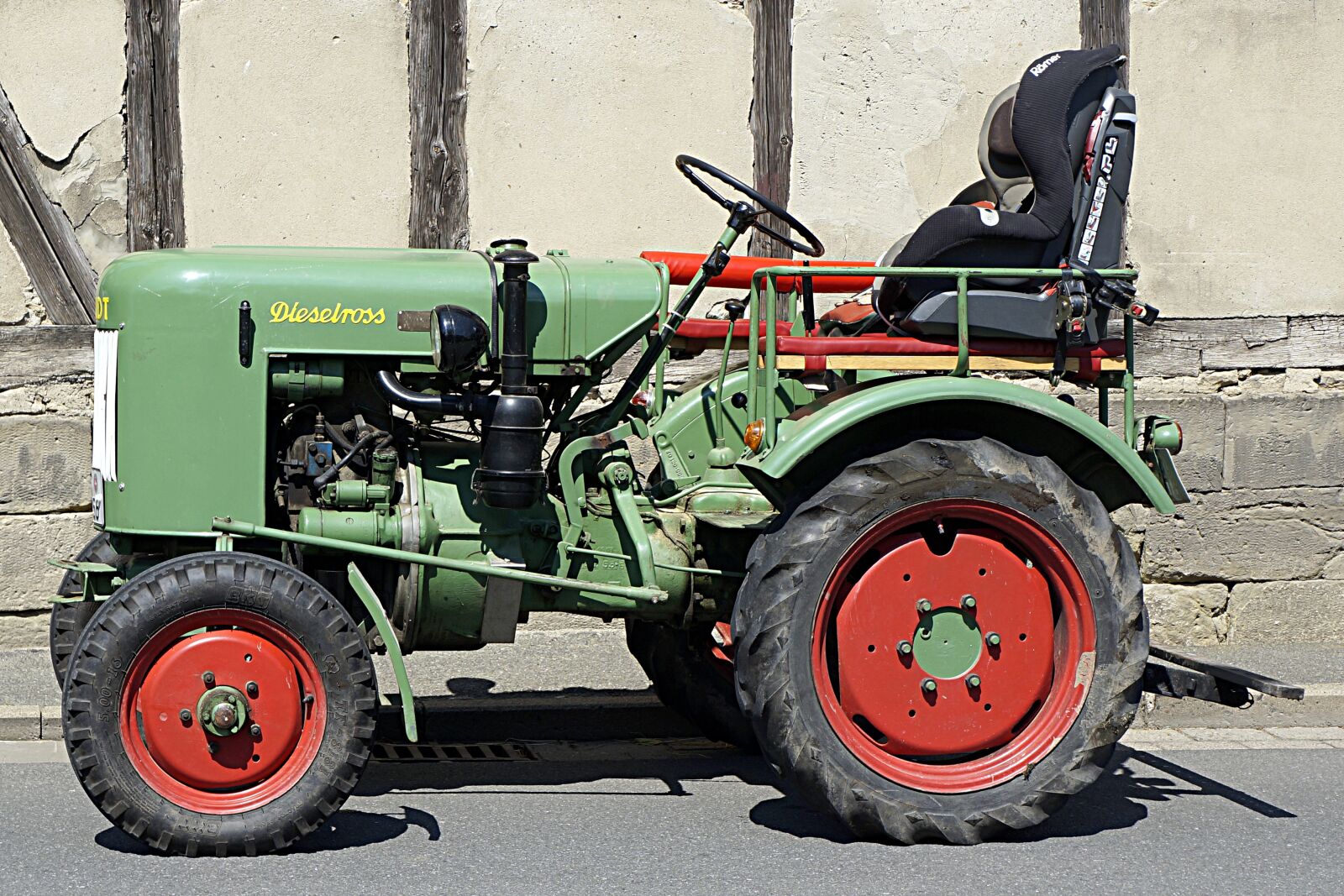Sony Alpha NEX-6 sample photo. Tractor, farm, wheels photography