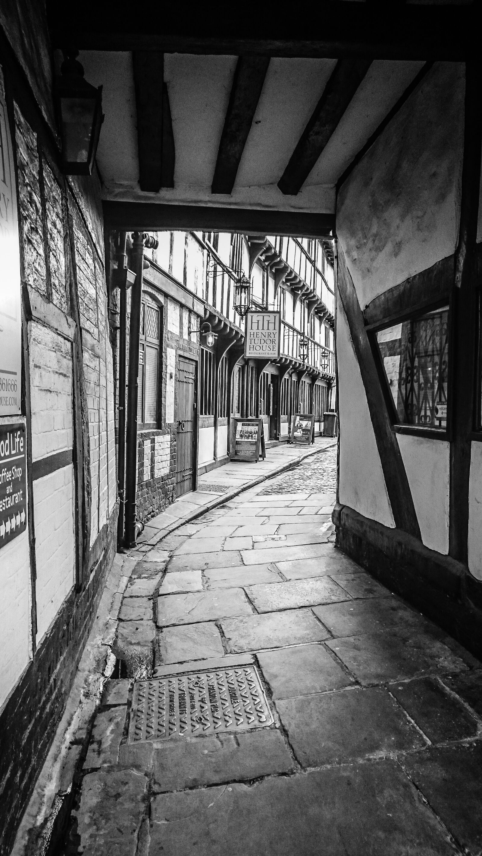 Sony Xperia Z3 sample photo. Building, alley, street photography
