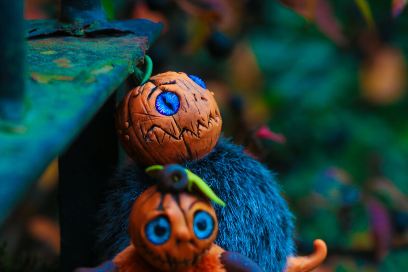 Canon EOS 7D Mark II sample photo. Figure, halloween, berry photography