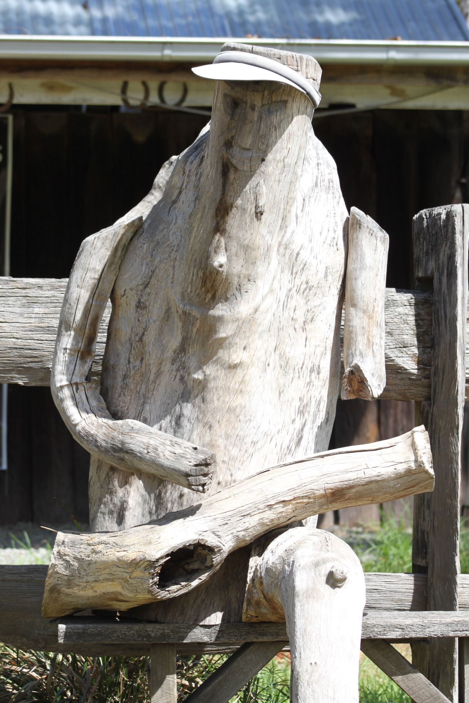 Canon EOS 500D (EOS Rebel T1i / EOS Kiss X3) sample photo. Old-man, sculpture, carving photography
