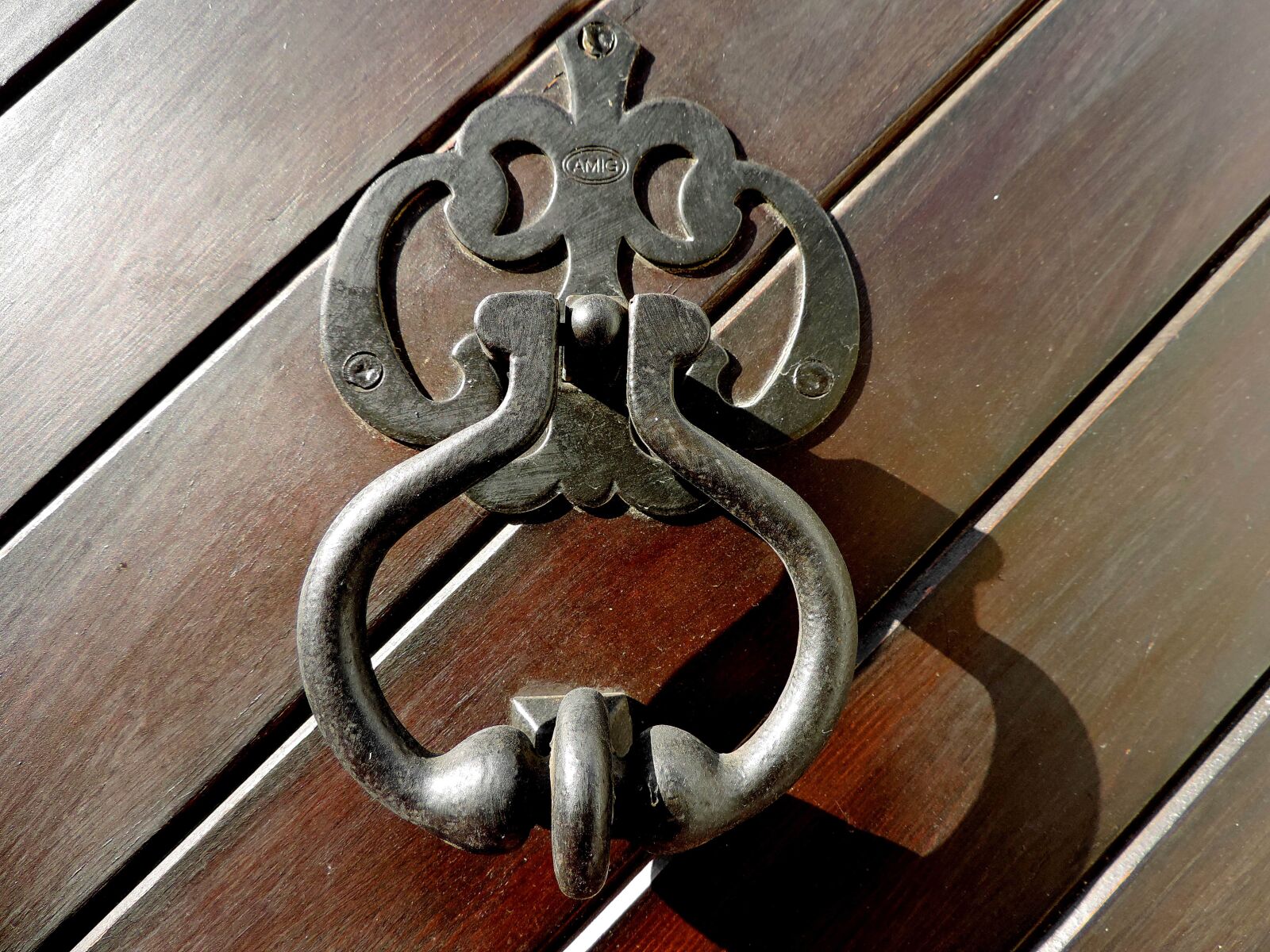 Nikon Coolpix P520 sample photo. Cast iron, wood, metal photography