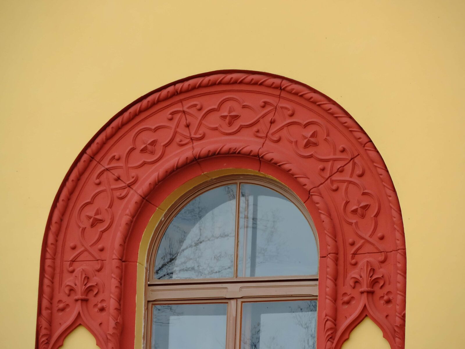 Nikon Coolpix P520 sample photo. Arch, facade, red, building photography