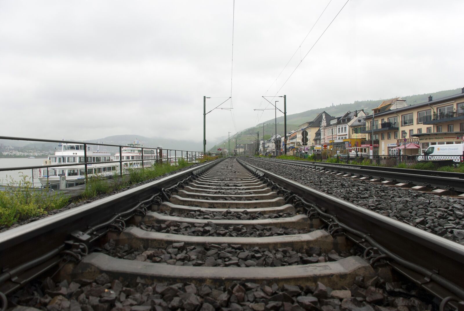 Nikon D80 sample photo. Railway, river, boats photography