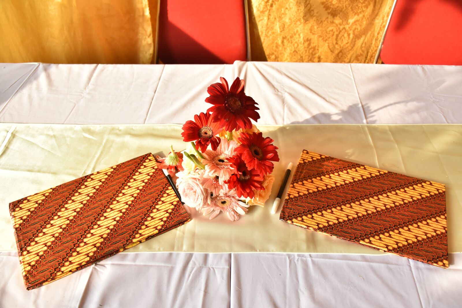 Nikon D7200 sample photo. Table, vase, flower photography