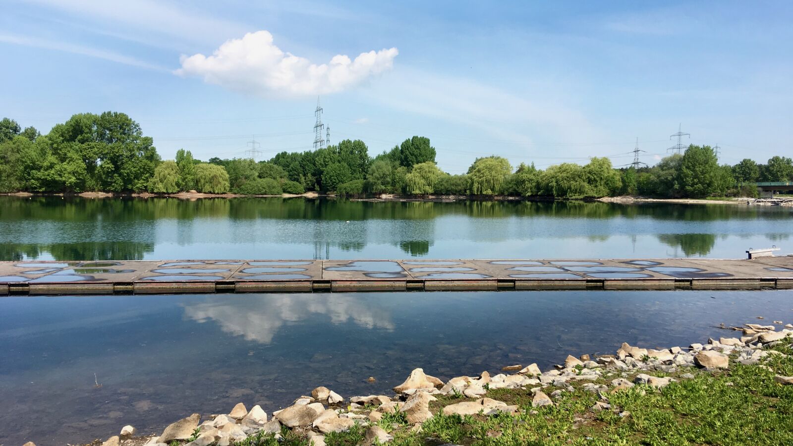 iPhone SE back camera 4.15mm f/2.2 sample photo. The lake f hlinger photography