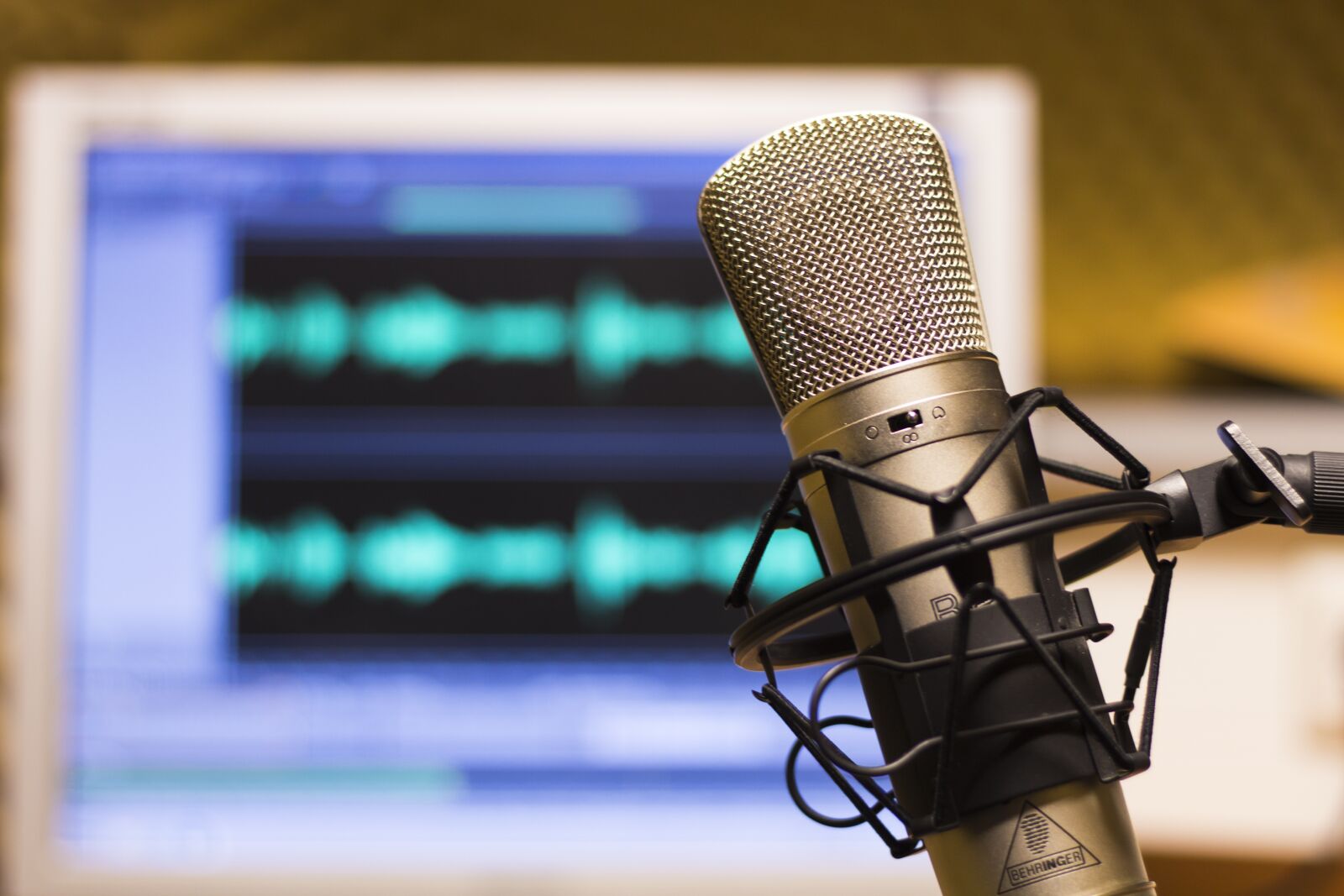 Canon EOS 700D (EOS Rebel T5i / EOS Kiss X7i) sample photo. Behringer, sound, speaker photography