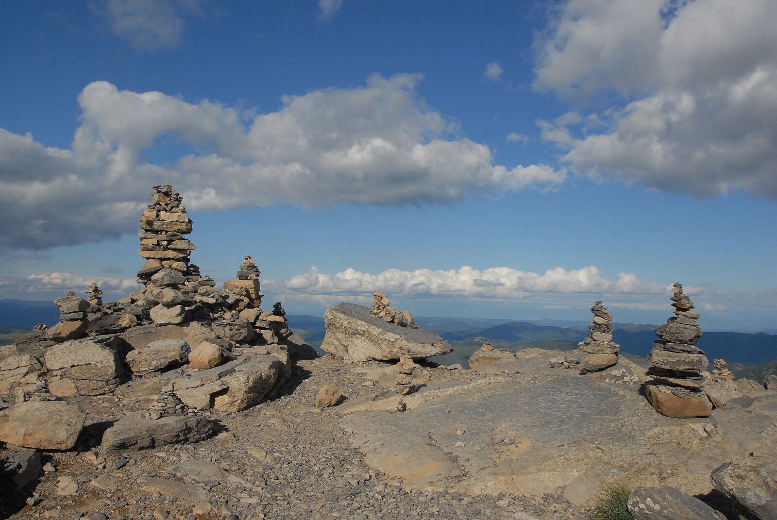 Nikon D200 sample photo. Mountain, cairn, beacon photography
