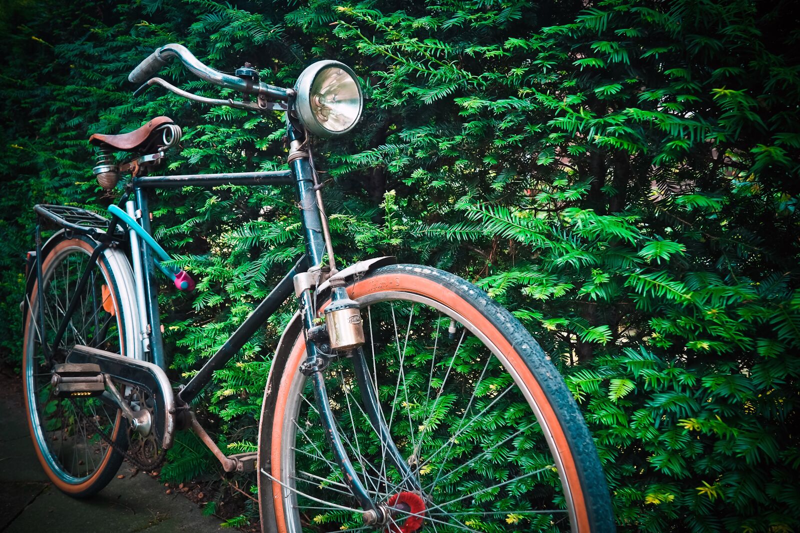 Olympus OM-D E-M10 sample photo. Bike, old, wheel photography