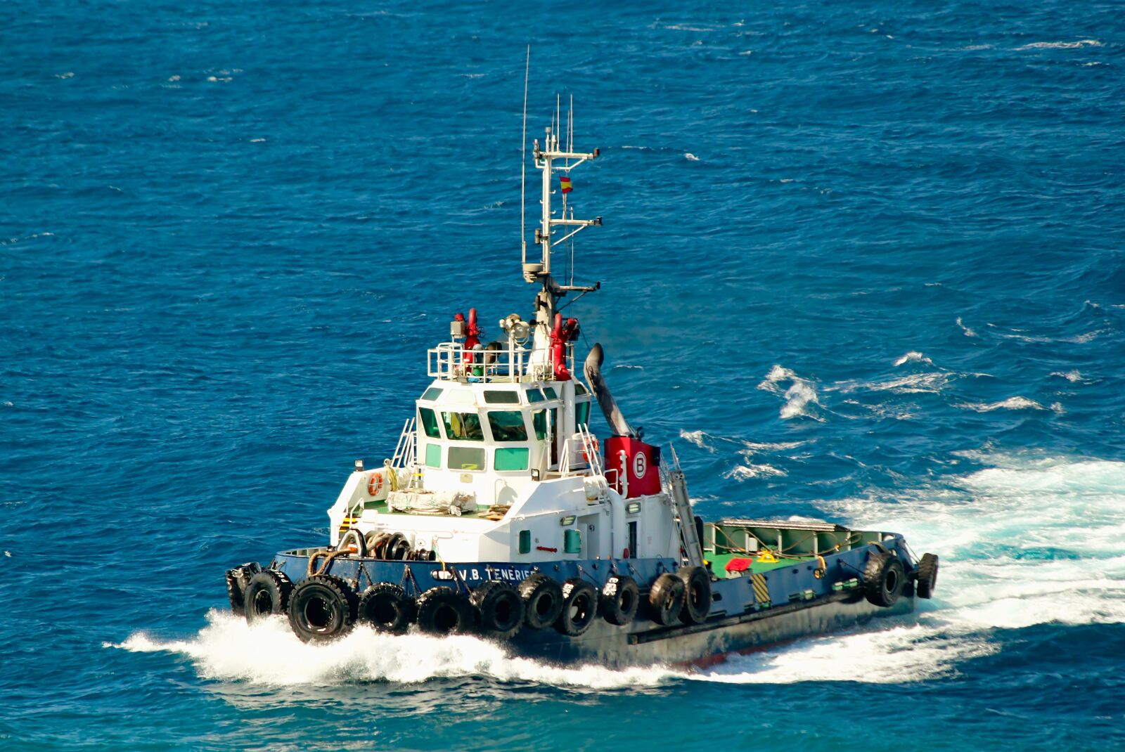 Canon EOS 550D (EOS Rebel T2i / EOS Kiss X4) sample photo. Ship, boat, tugboat photography