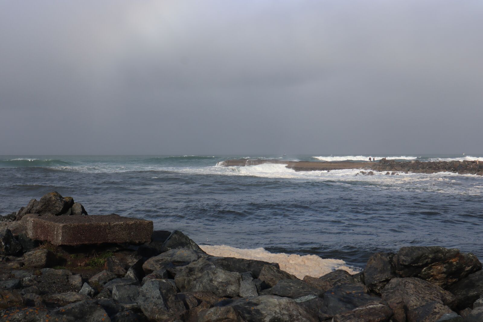 Canon EF-M 15-45mm F3.5-6.3 IS STM sample photo. Ocean, surf, breakers photography