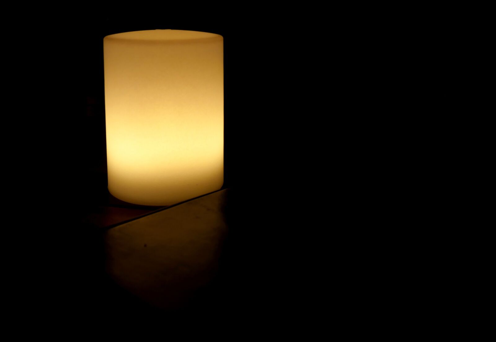 Panasonic Lumix DMC-FZ1000 sample photo. Replacement lamp, the light photography
