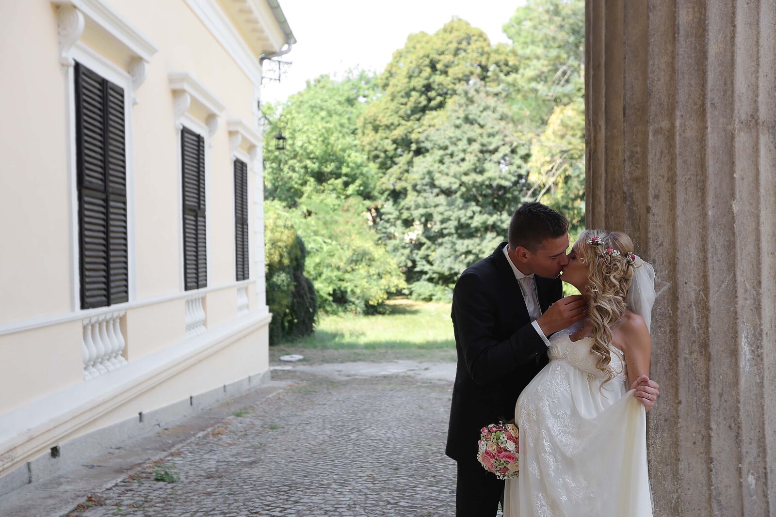 Canon EF 16-35mm F2.8L II USM sample photo. Bride, pregnant, pregnancy, gorgeous photography
