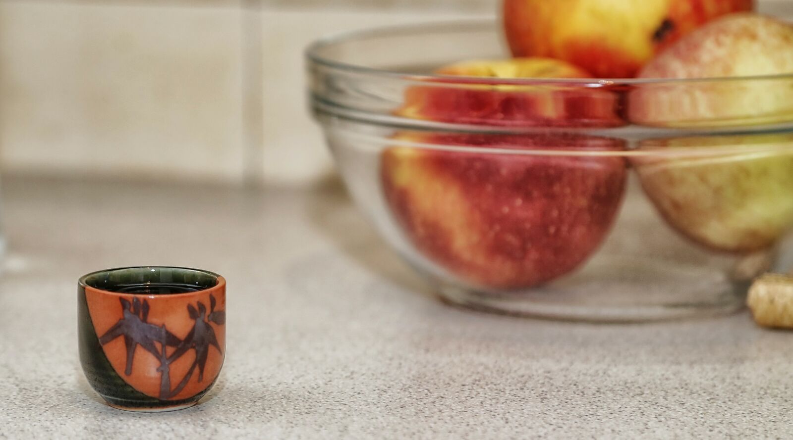 Canon EF 24-105mm F4L IS USM sample photo. Apples, bowl, drink, liquid photography