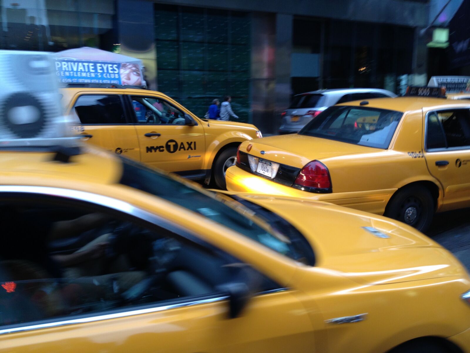 Apple iPhone 4S sample photo. Yellow cab, taxi, new photography