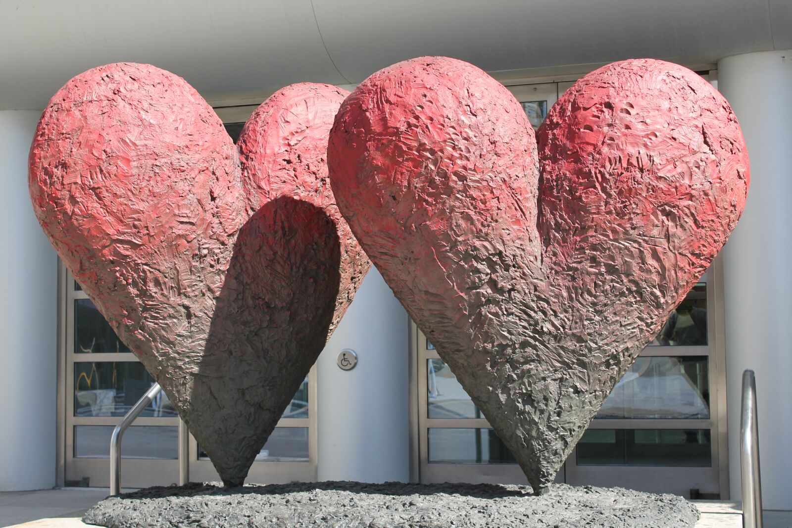 Canon EOS 1100D (EOS Rebel T3 / EOS Kiss X50) sample photo. Hearts, sculpture, architecture photography