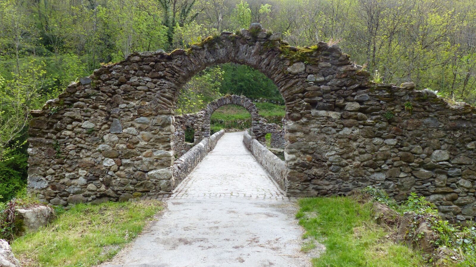 Panasonic Lumix DMC-FZ200 sample photo. Building, bridge, ancient monument photography