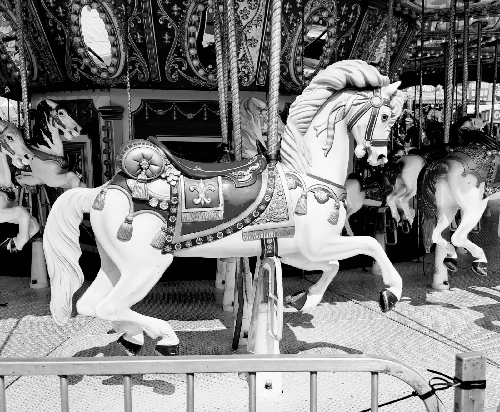 Samsung Galaxy Note5 sample photo. Fair, carousel, horse photography