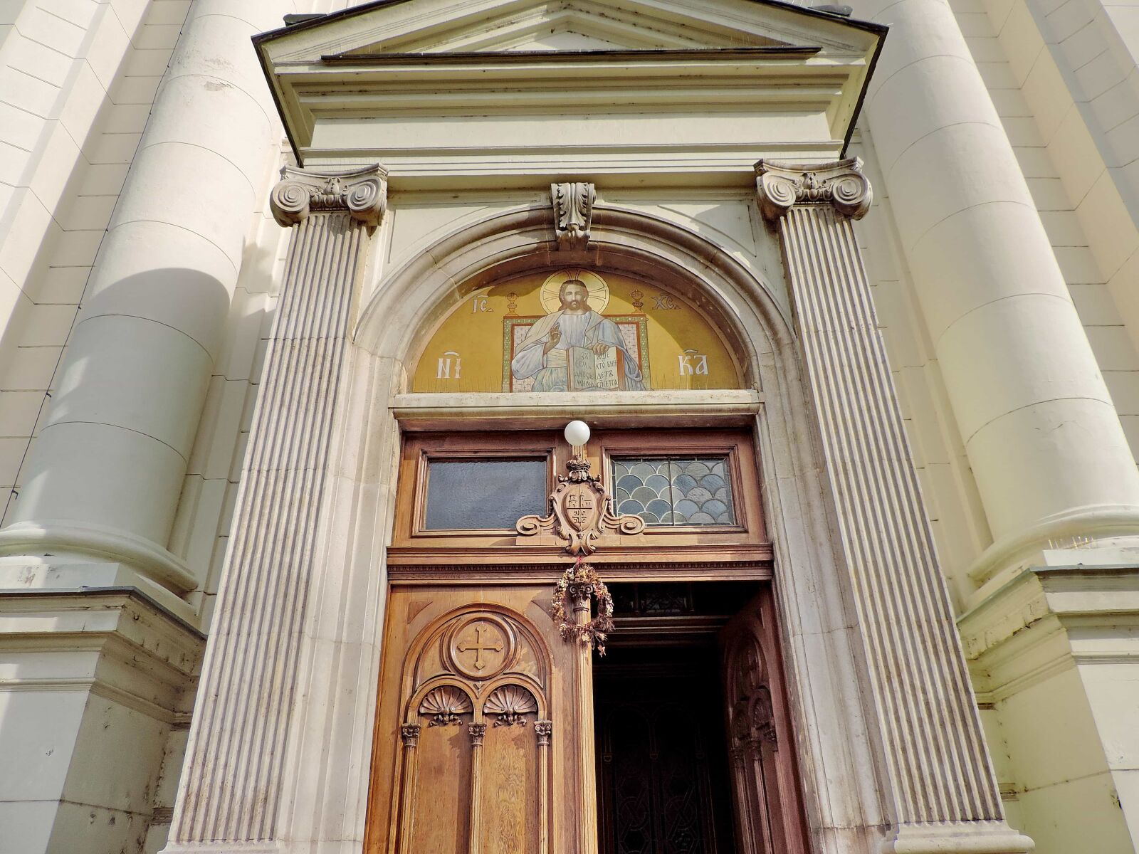 Nikon Coolpix P520 sample photo. Front door, cathedral, architecture photography