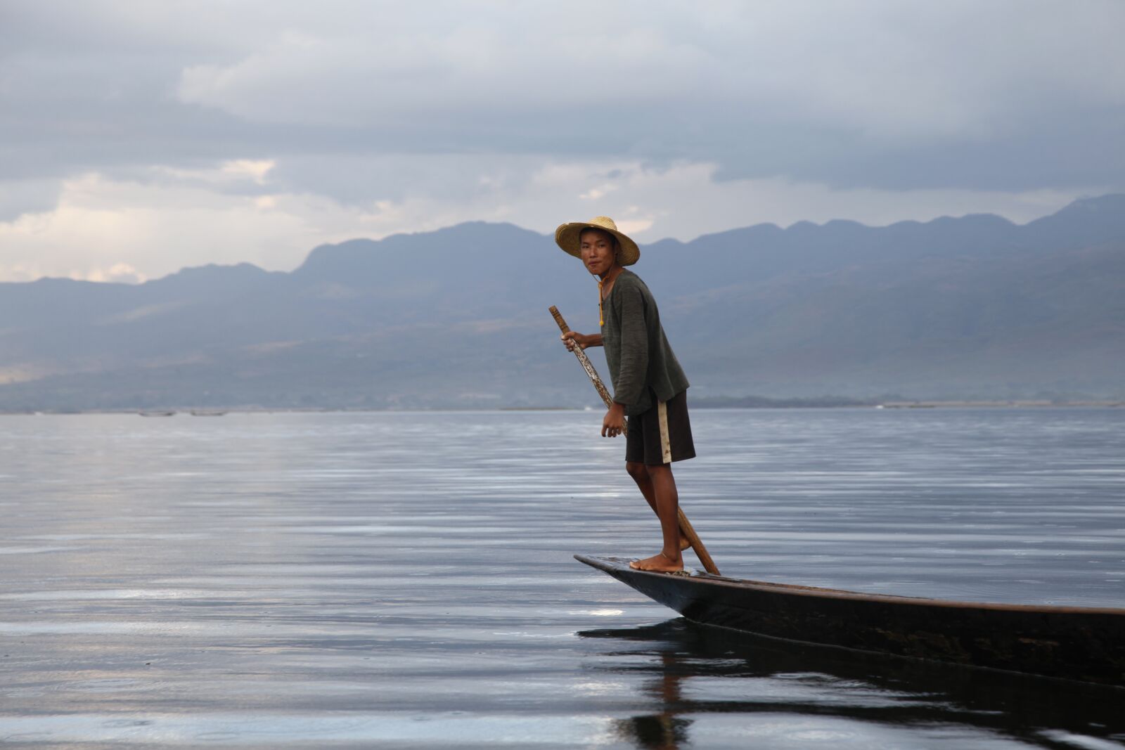 Canon EOS 5D Mark II sample photo. Lake, inle lake, burma photography
