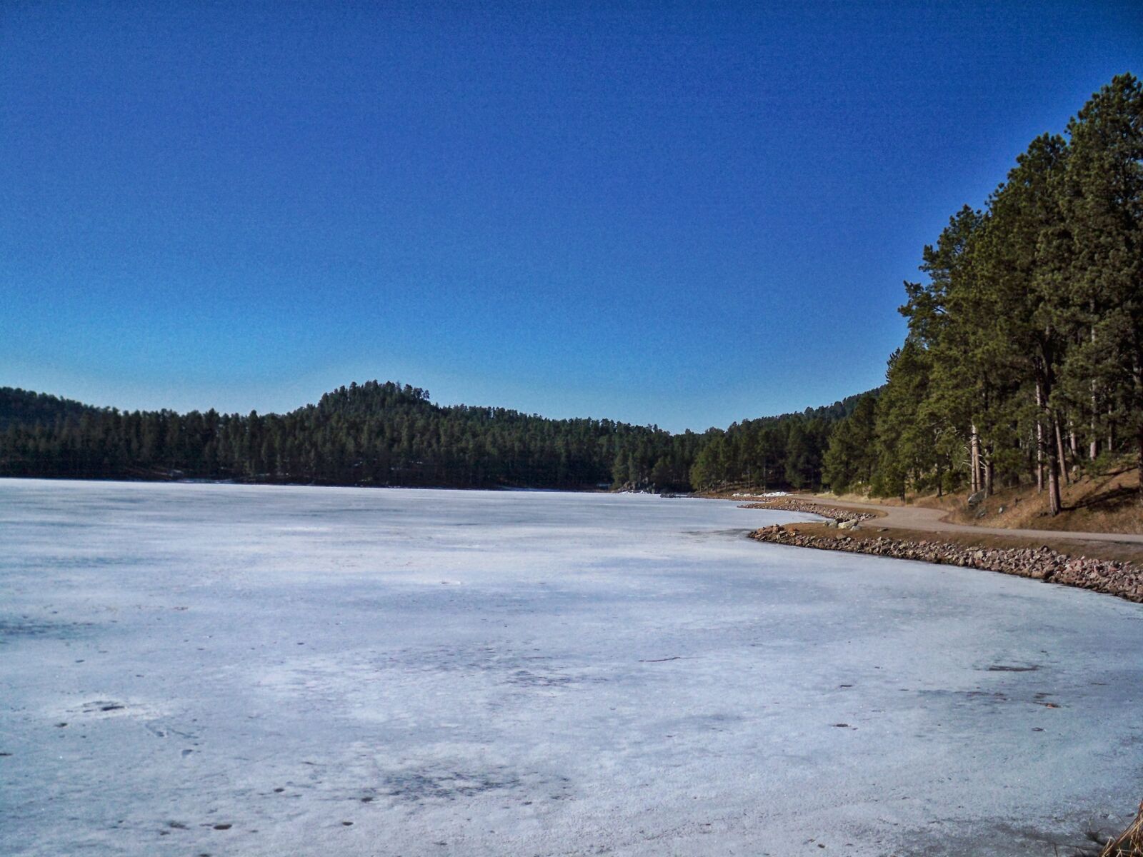 Kodak EASYSHARE M1093 IS DIGITAL CAMERA sample photo. Frozen, lake, mountains, nature photography