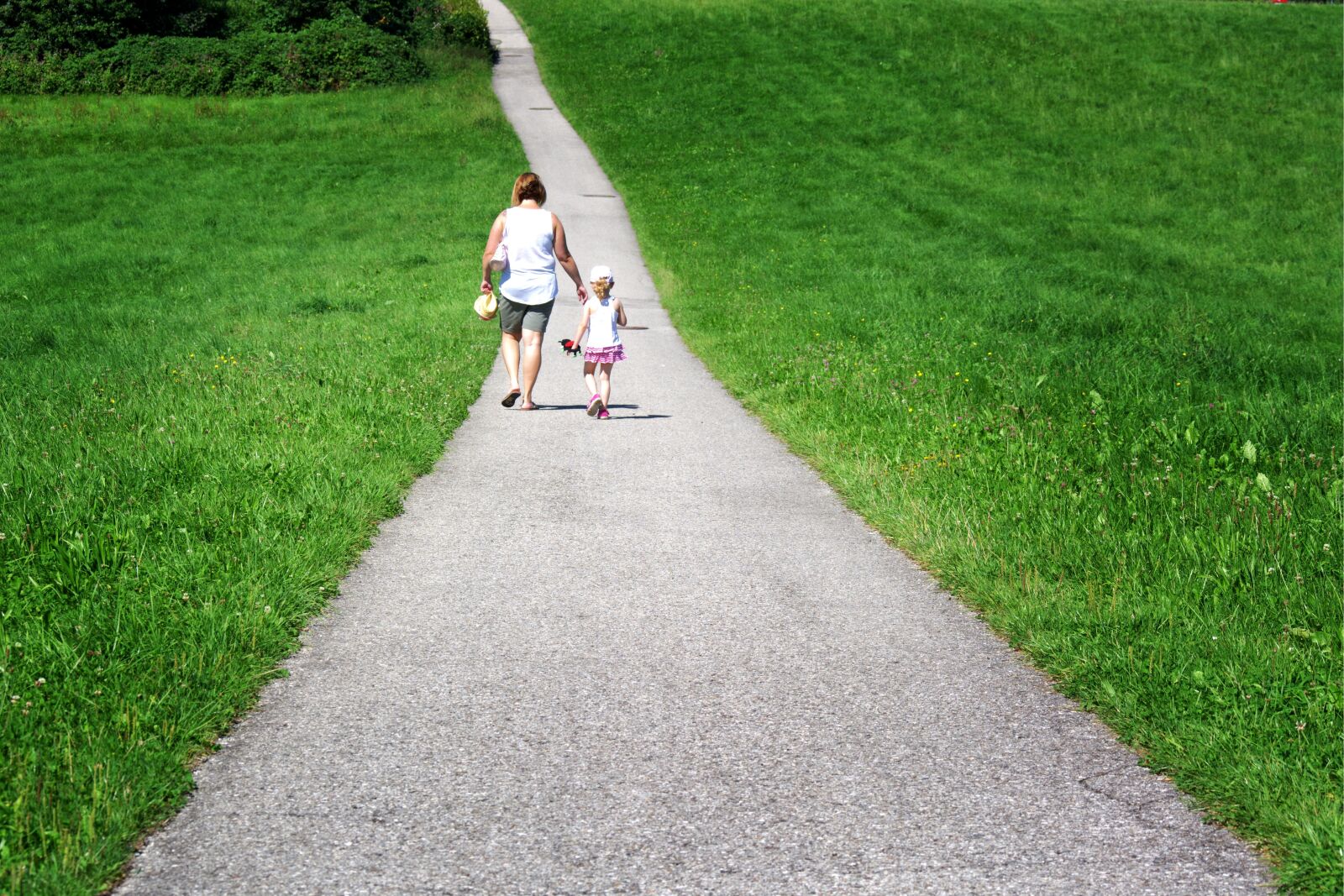 55.0-200.0mm f/4.0-f/5.6 sample photo. Mother, child, family photography