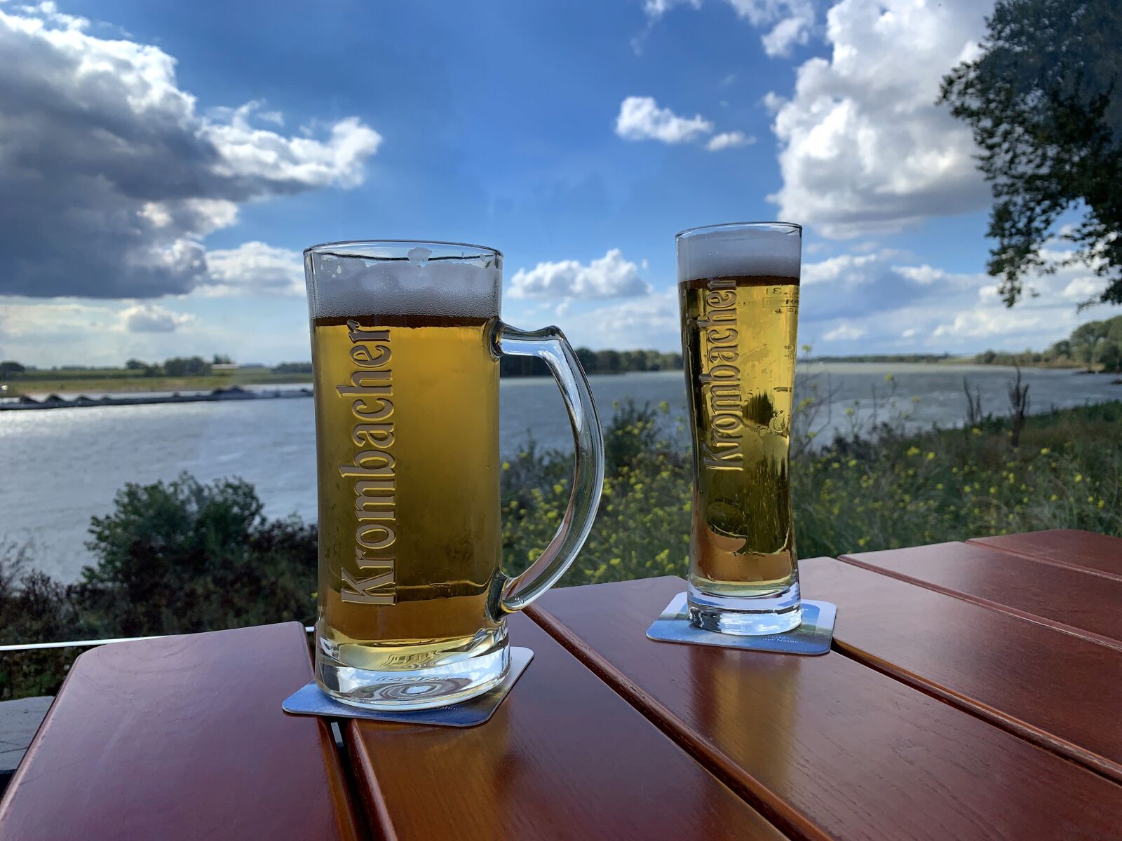 iPhone XR back camera 4.25mm f/1.8 sample photo. Beer garden, recovery, gastronomy photography