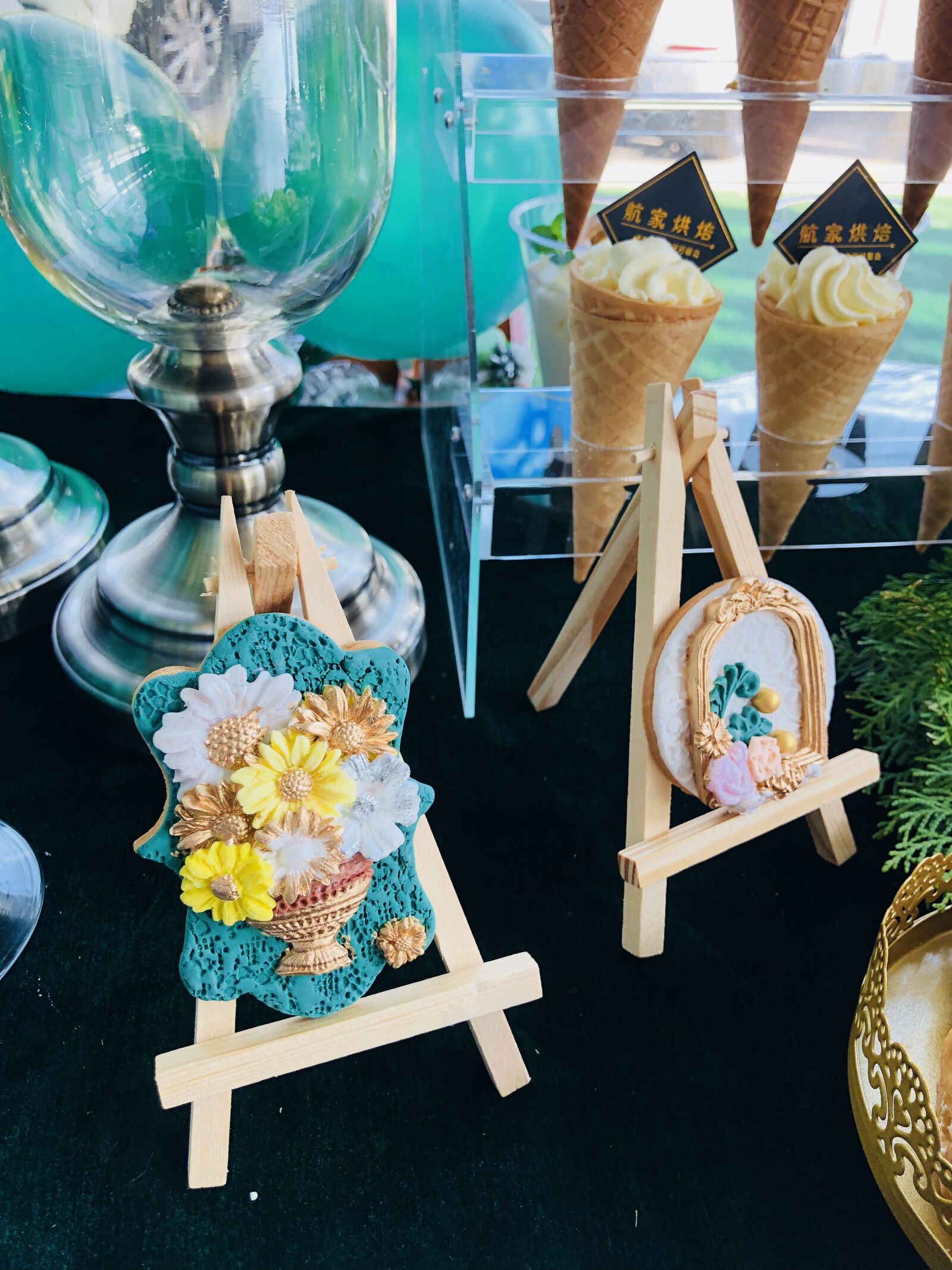 iPhone 8 Plus back dual camera 3.99mm f/1.8 sample photo. Dessert, dessert station, fondant photography