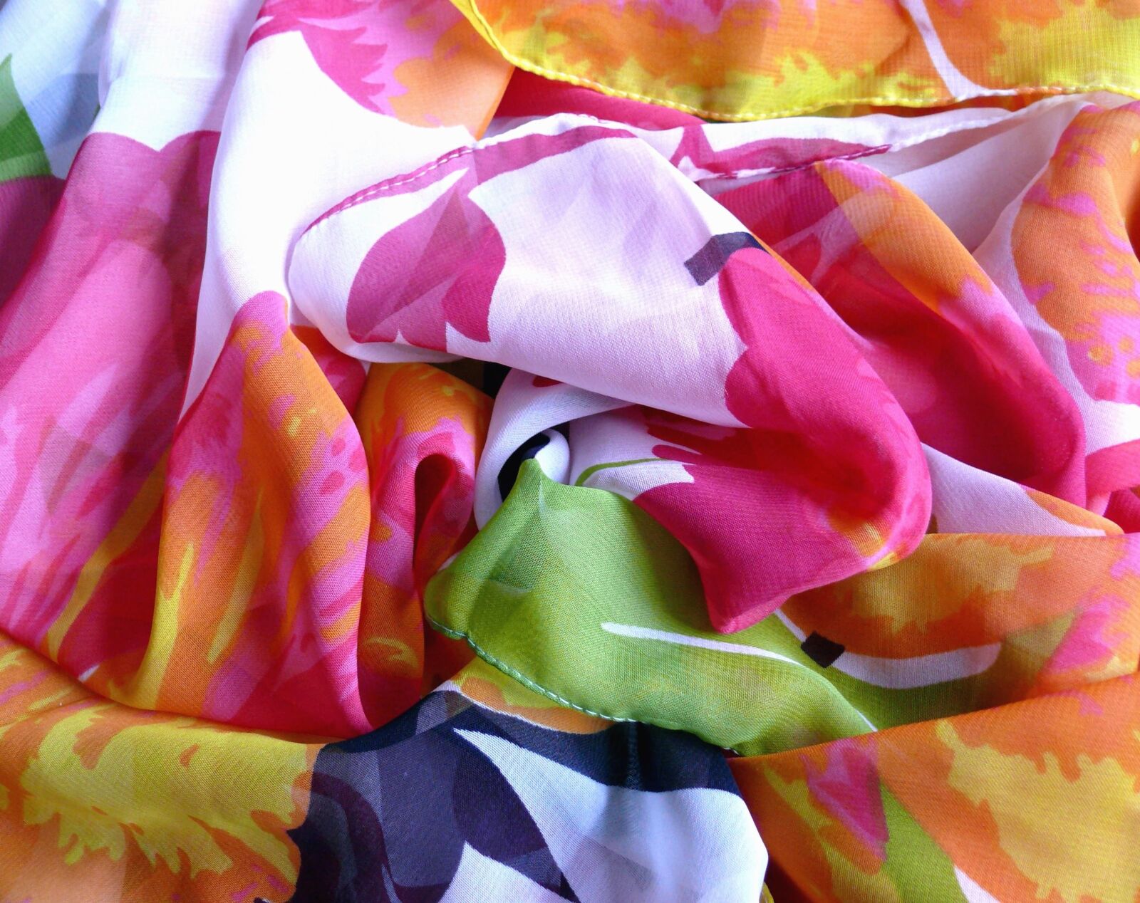 Panasonic DMC-FZ50 sample photo. Scarf, cloth, color, colorful photography