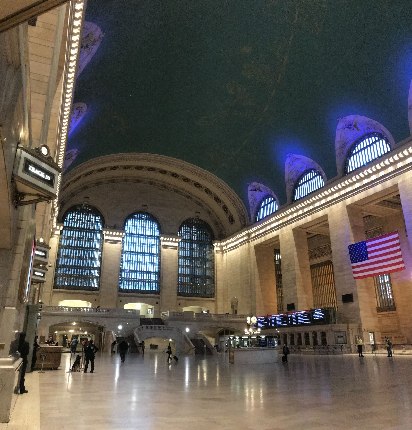 iPhone 7 back camera 3.99mm f/1.8 sample photo. Grand central, empty, eerie photography