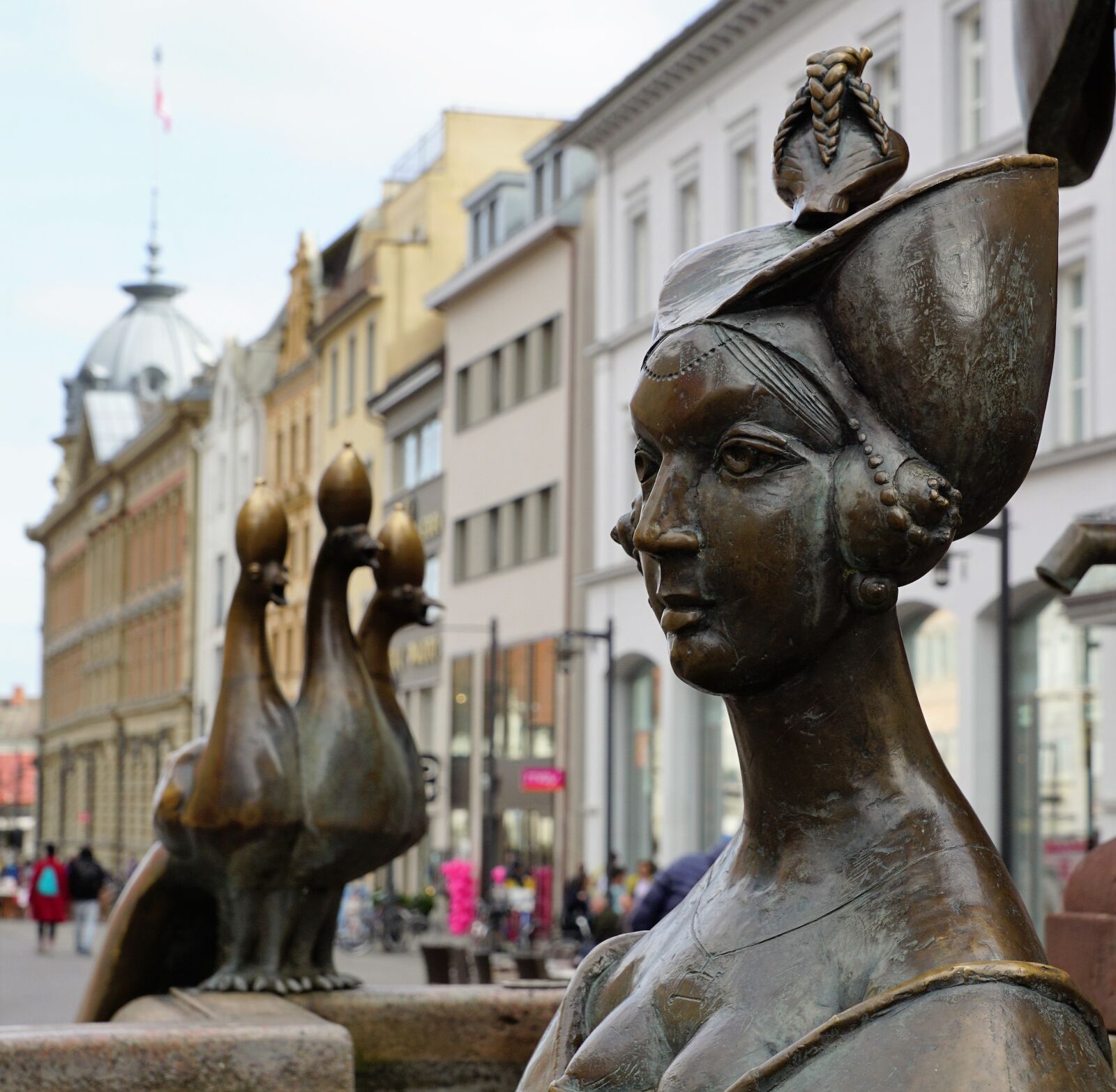 Sony ILCA-77M2 + Sony DT 16-50mm F2.8 SSM sample photo. Statue, art, woman photography