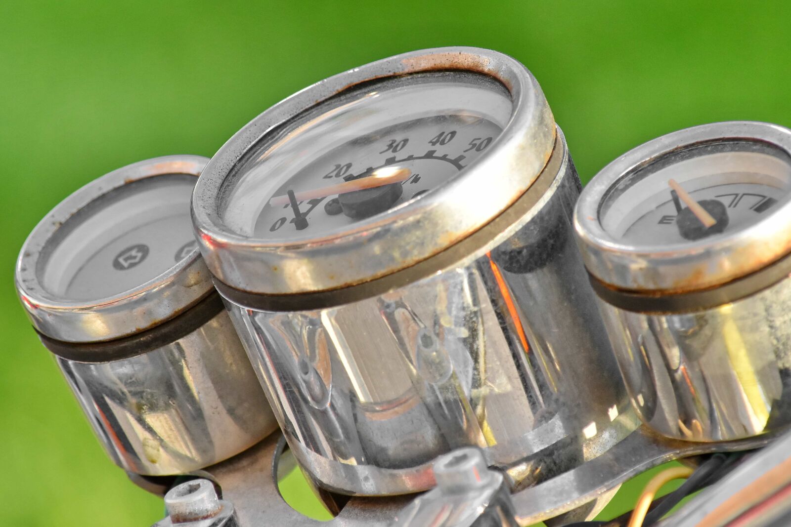 Nikon D5500 sample photo. Chrome, gauge, instrument, metallic photography