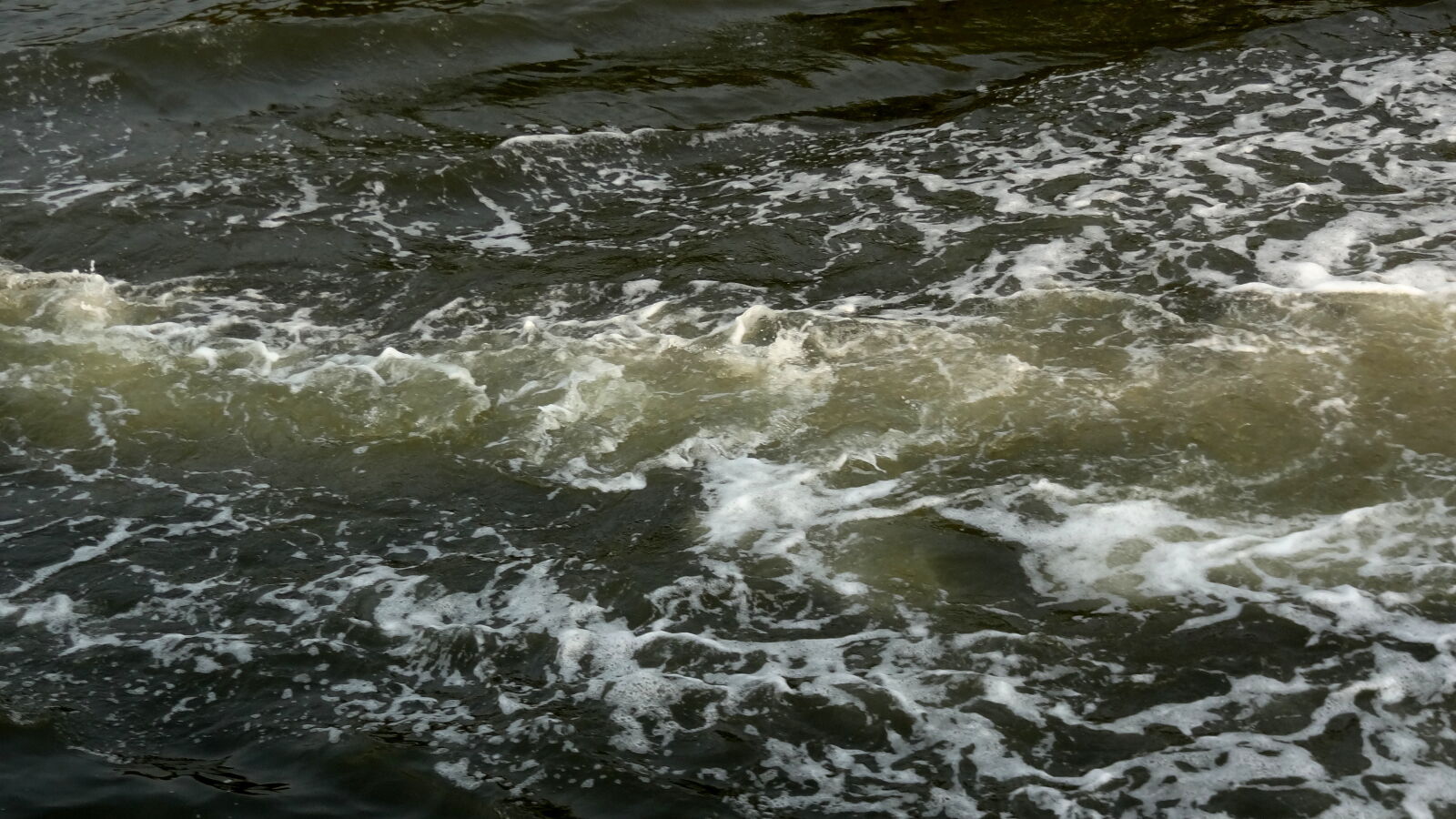 Sony Cyber-shot DSC-HX9V sample photo. Disturbed, water photography