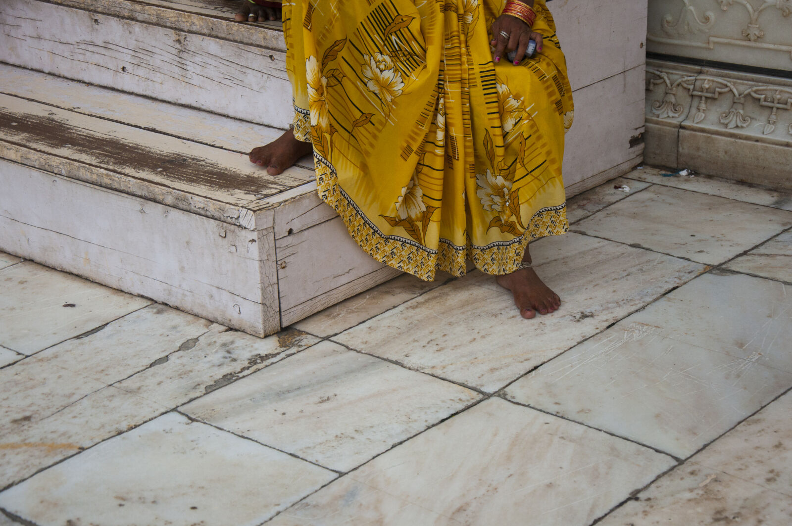 Nikon D90 sample photo. Barefeet, dress, feet, floor photography