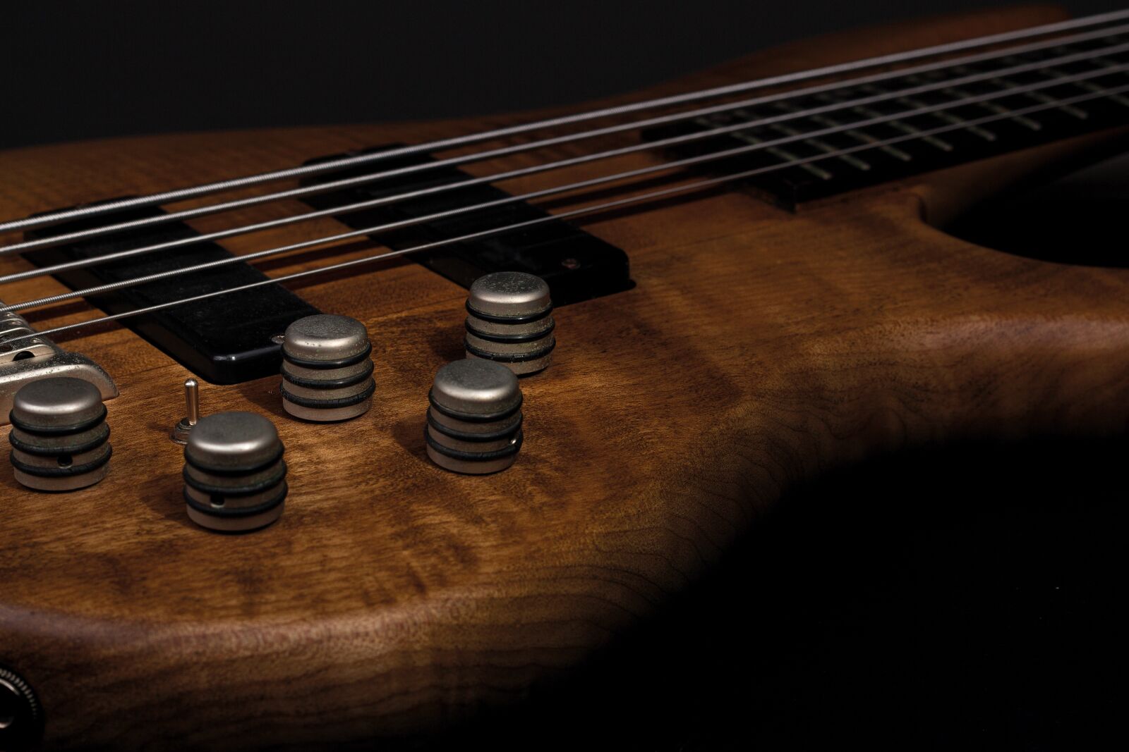 Canon EOS 700D (EOS Rebel T5i / EOS Kiss X7i) + Canon EF 50mm F1.8 II sample photo. Guitar, head, bass guitar photography