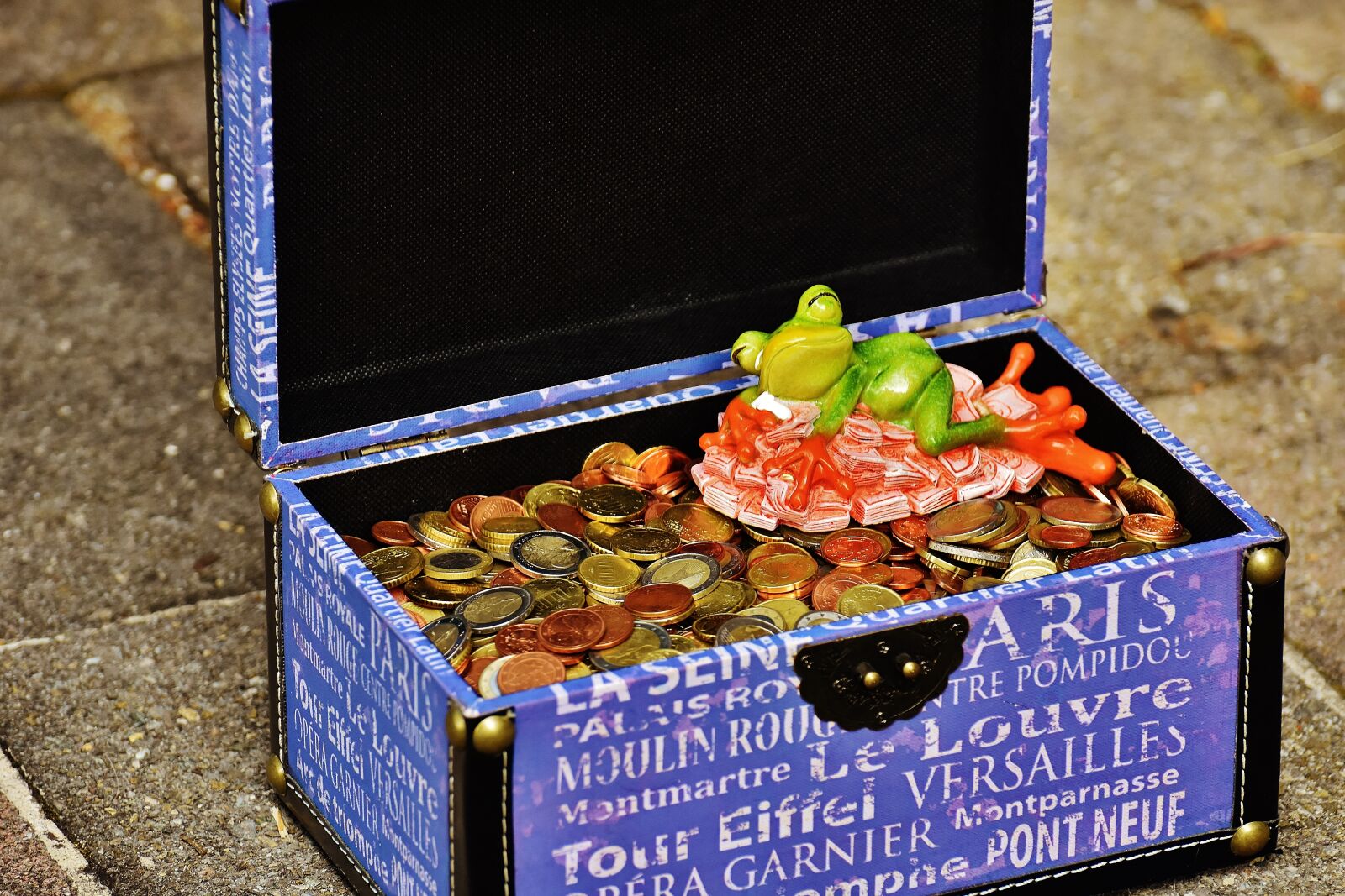 Nikon D7200 sample photo. Money soothes, sleep, bunch photography