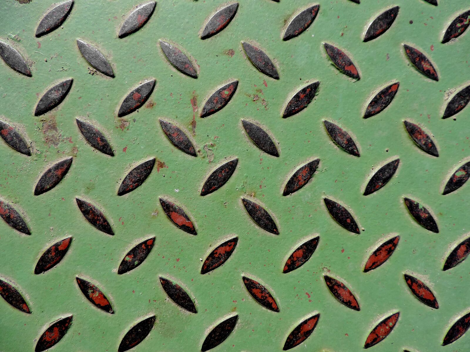 Nikon Coolpix P520 sample photo. Green, metal, pattern, texture photography