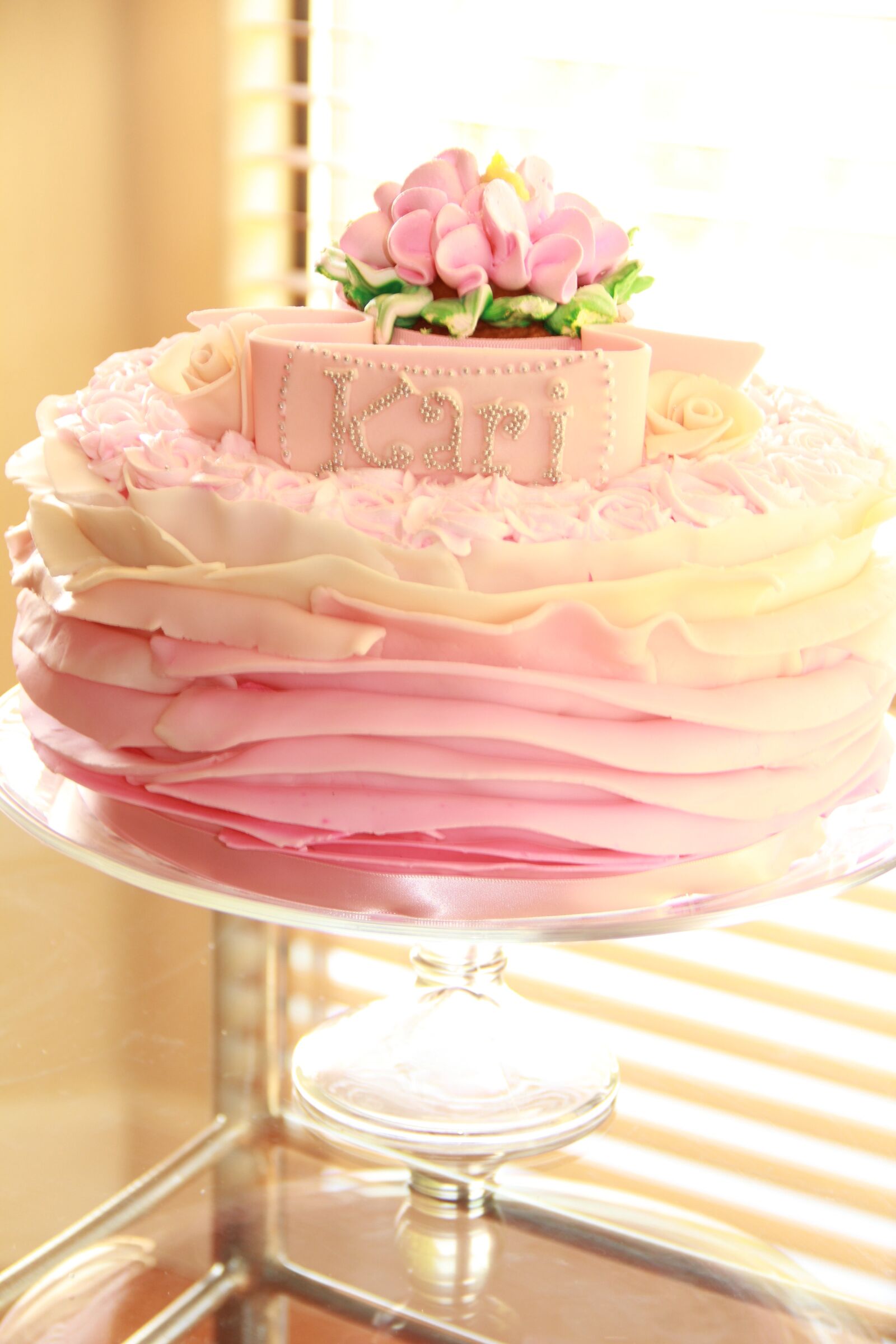Canon EF-S 18-135mm F3.5-5.6 IS sample photo. Cake, pink, sweet photography
